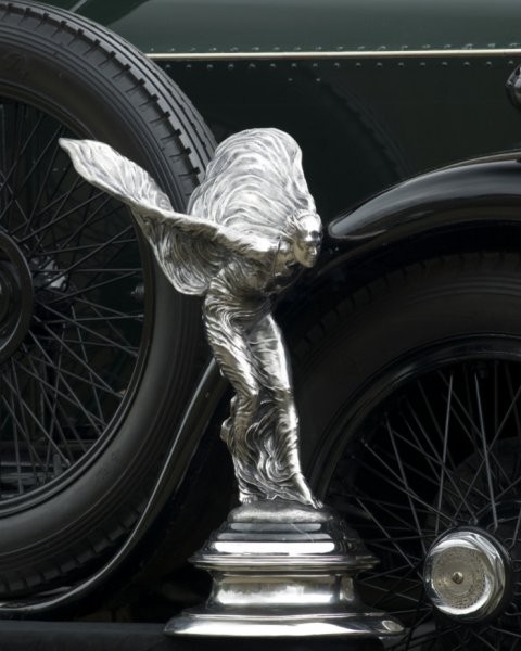 Cùng chiêm những vẻ đẹp tinh xảo của những mầu logo Spirit of Ecstasy của Rolls Royce.